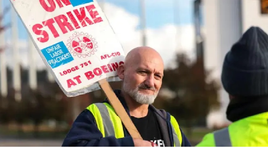 Boeing workers have voted to accept a new pay offer